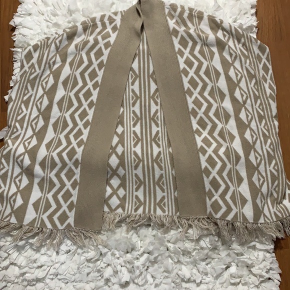 Old Navy Sleeveless Fringe Sweater Jacket Aztec Cardigan 100% Cotton Sz XS-S - Picture 3 of 5